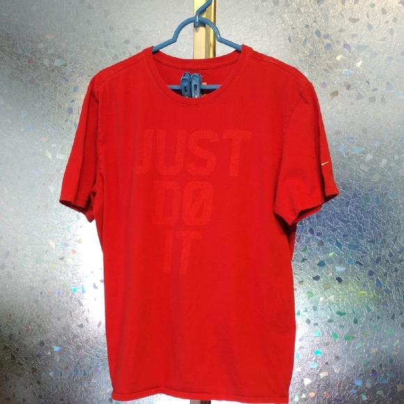 Nike Men's Red 'Just Do It' T-Shirt - Picture 1 of 11